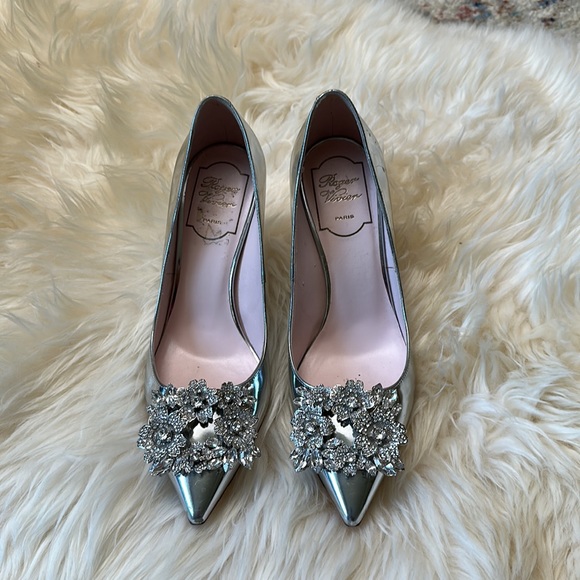 Roger Vivier metallic flower straws pumps